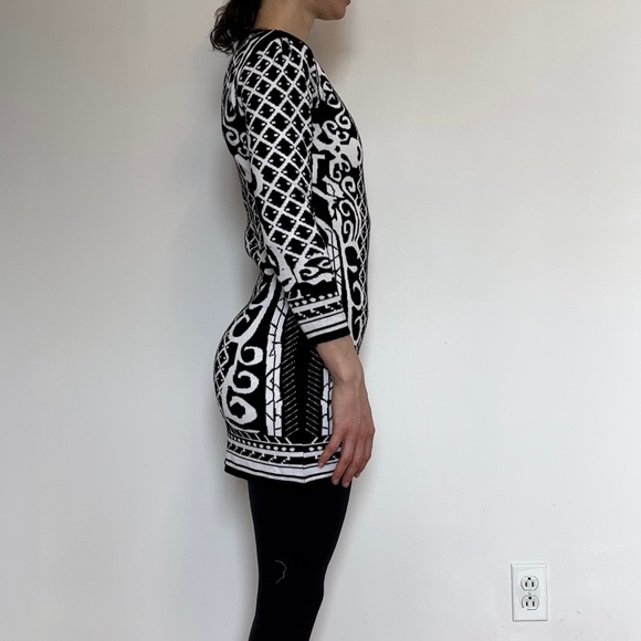 Monochromatic tunic for cold weather - Picture 3 of 9